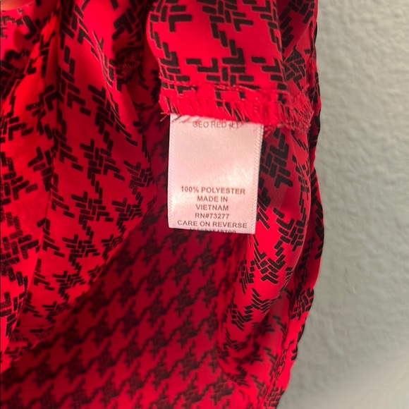 Elle Red and Black Sleeveless Blouse - Picture 5 of 6